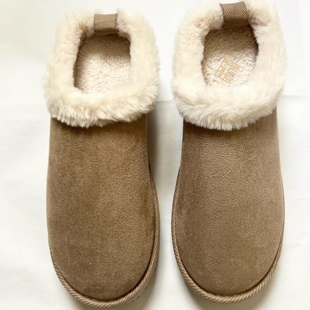 Slippers - Picture 1 of 5